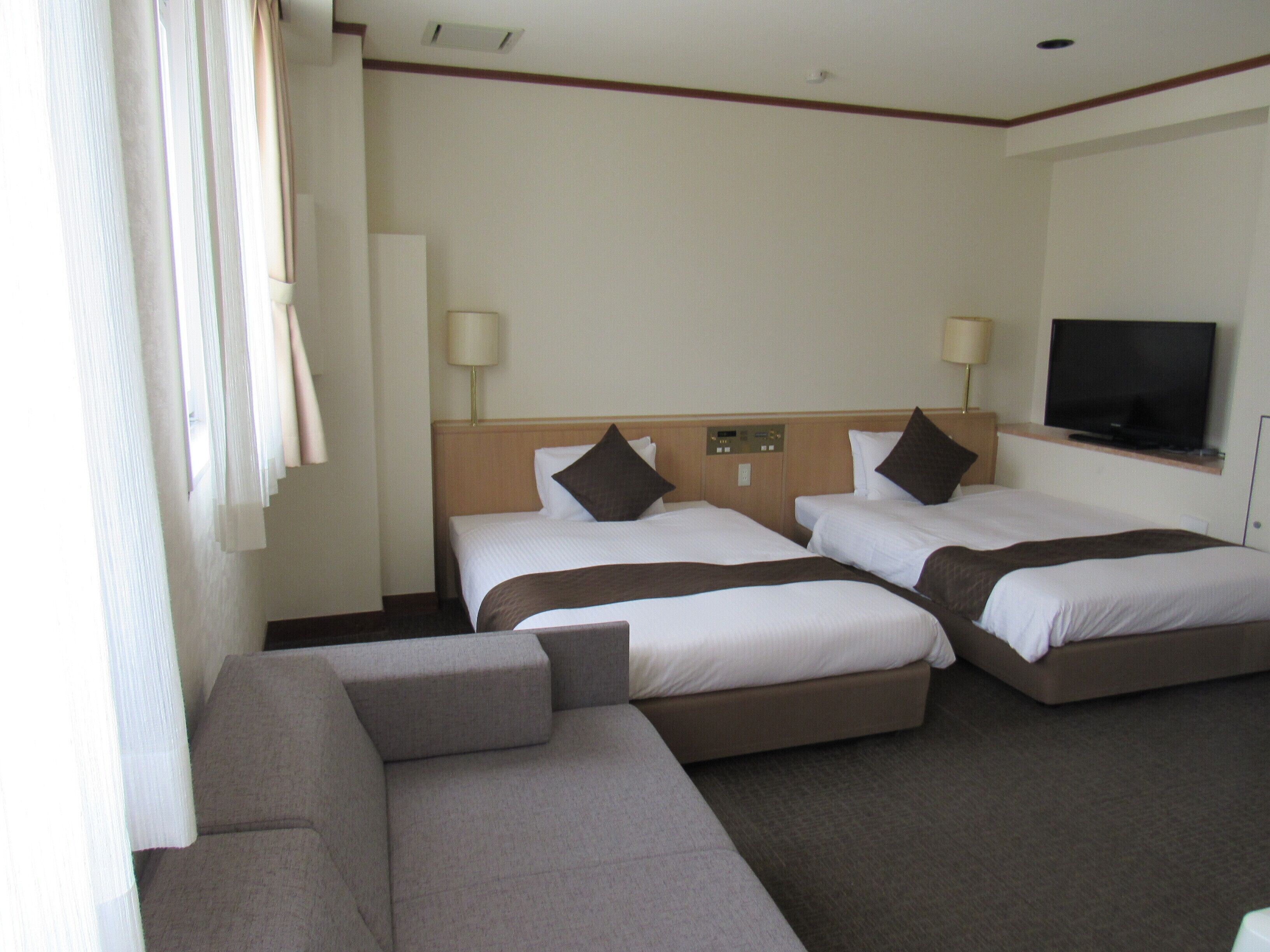 standard twin bed - 23sqm - non smoking | down duvets, in-room safe, desk, blackout curtains