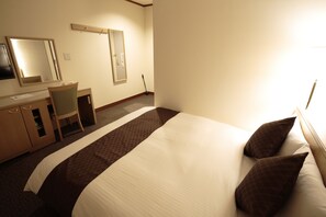 Down comforters, in-room safe, desk, blackout drapes - Hotel Arca Torre Roppongi (Tokyo)