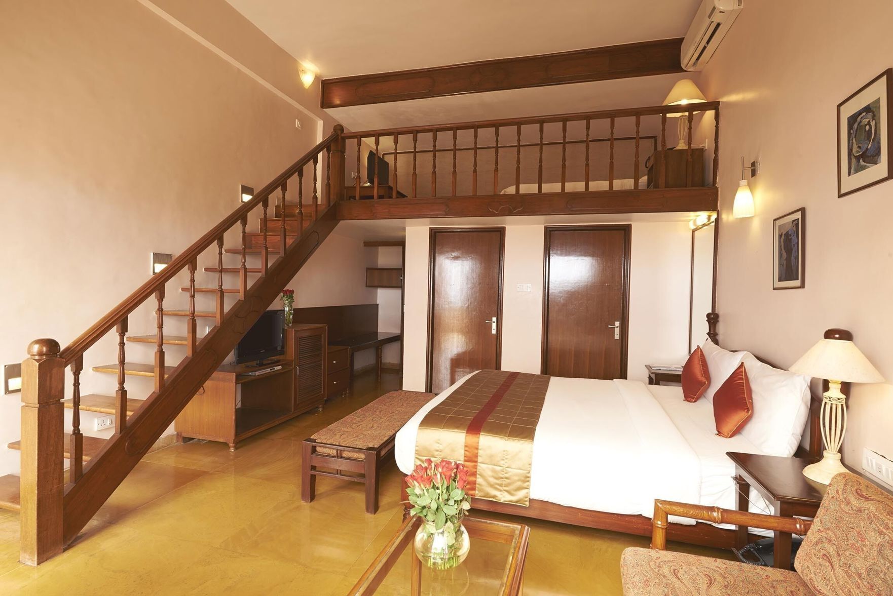 Minibar, coffres-forts dans les chambres, bureau, chambres insonorisées