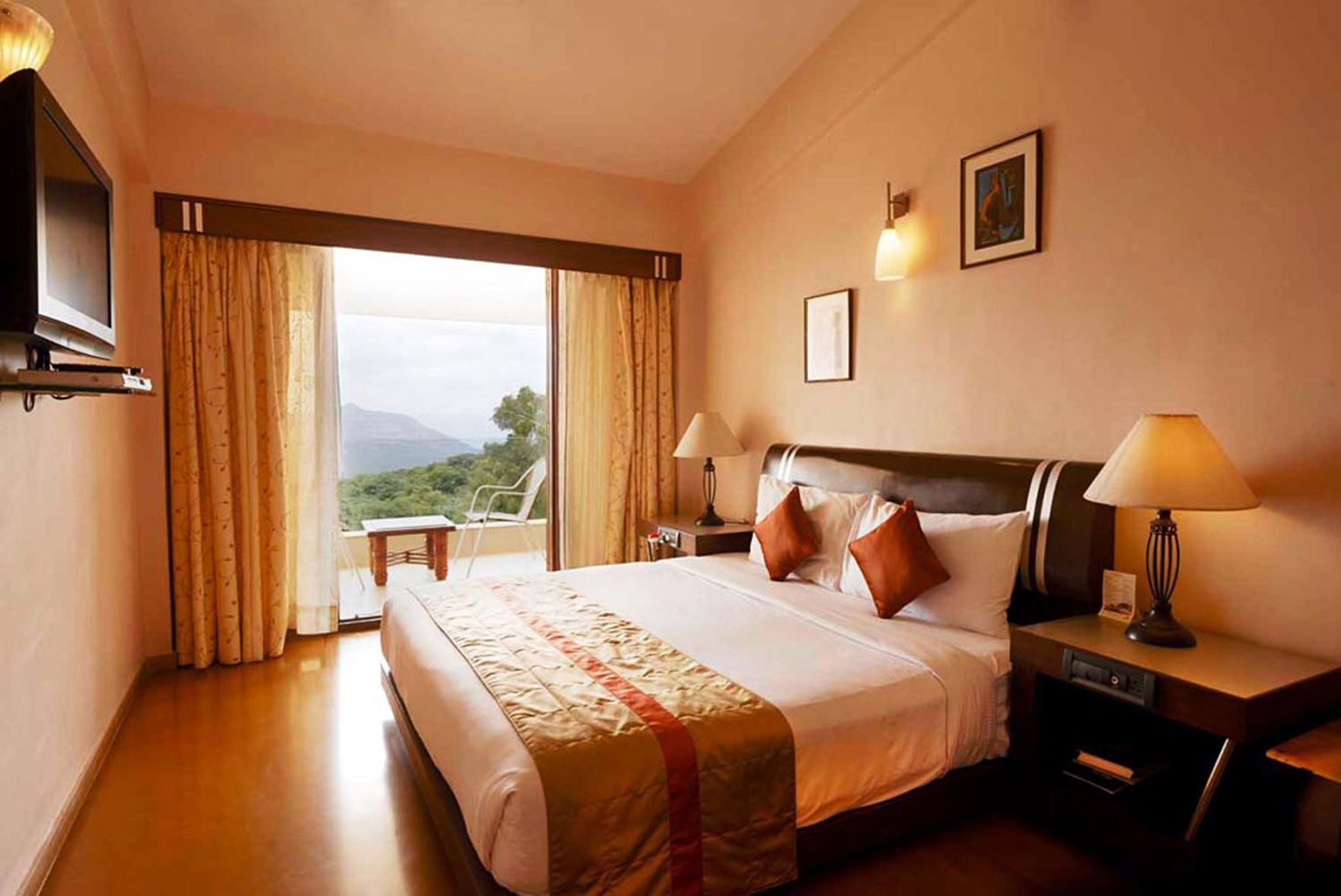 Minibar, coffres-forts dans les chambres, bureau, chambres insonorisées