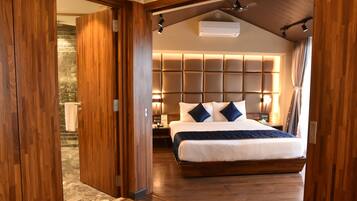 Cottage Apartment Premium | Minibar, in-room safe, desk, soundproofing