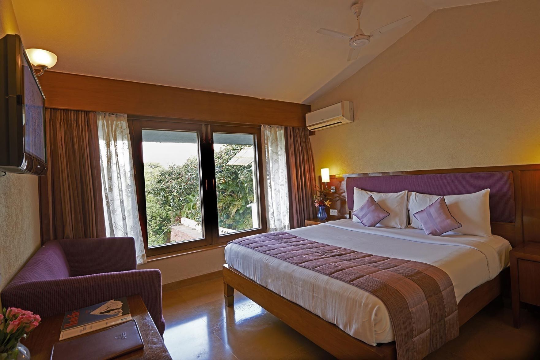 Minibar, coffres-forts dans les chambres, bureau, chambres insonorisées