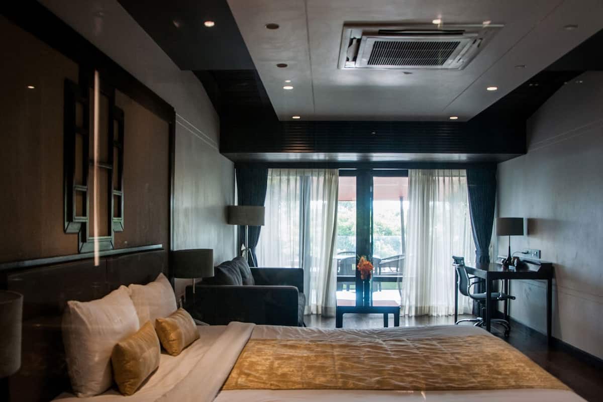 Minibar, in-room safe, desk, soundproofing