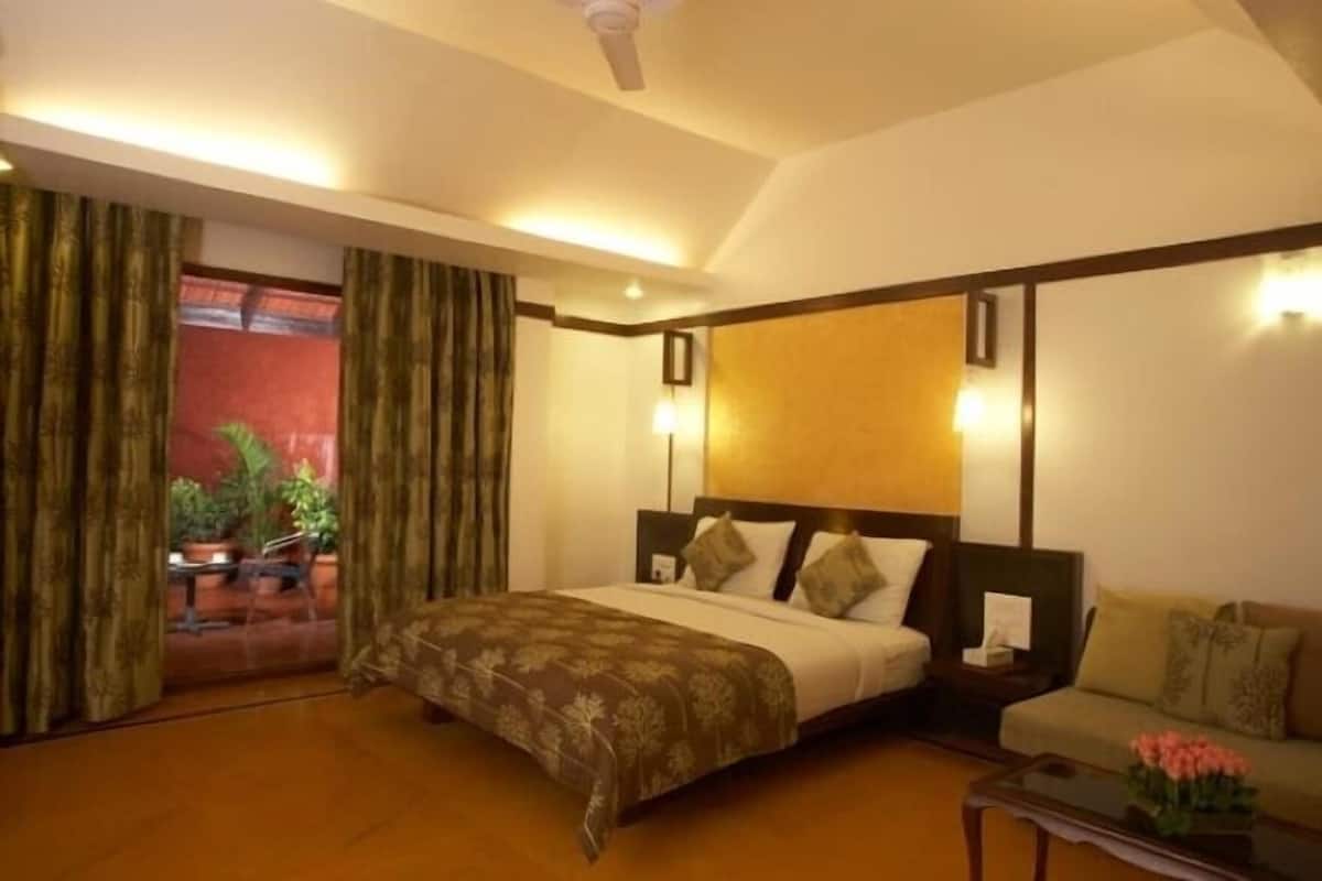 Minibar, in-room safe, desk, soundproofing