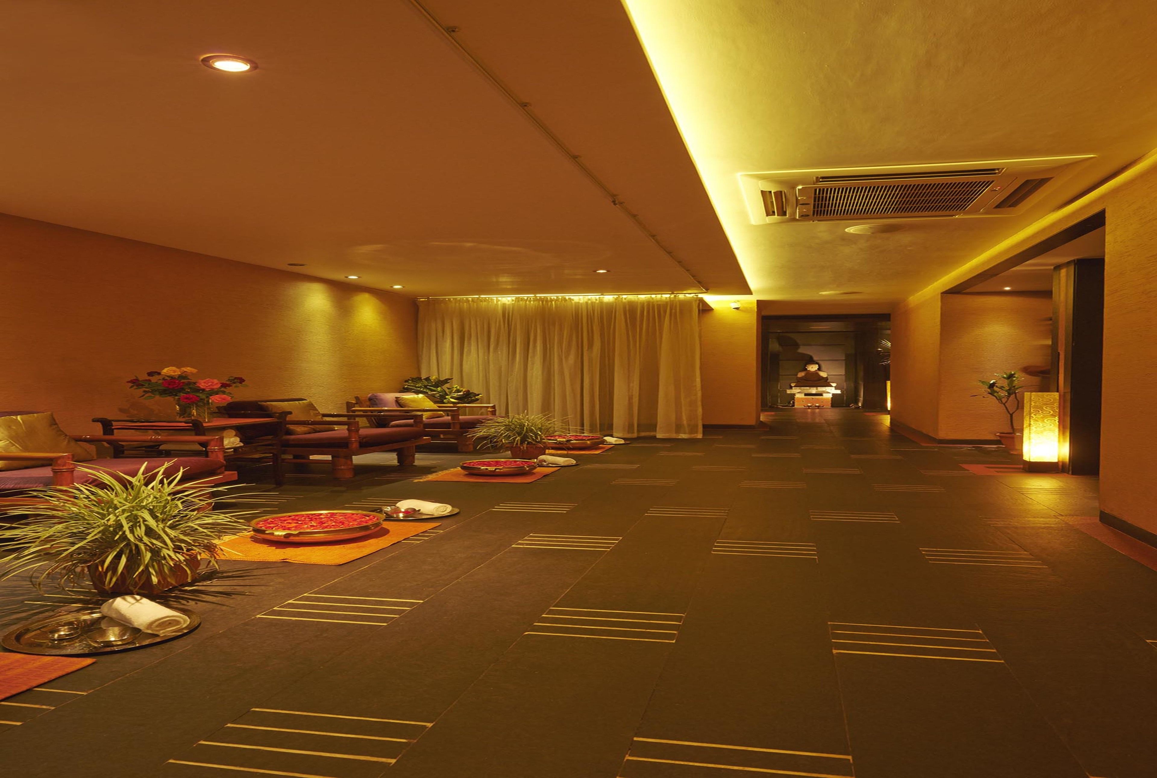 body treatments, hydrotherapy, aromatherapy, hot stone massages