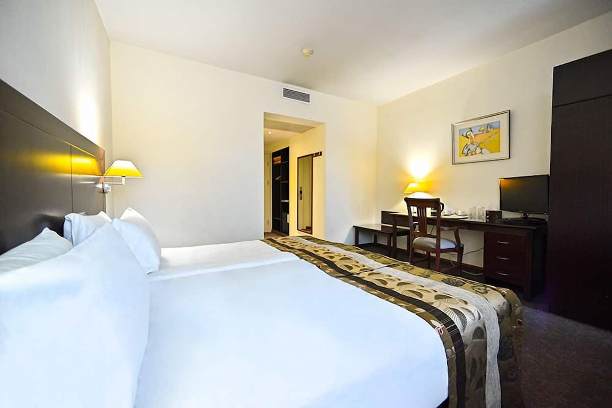 Standard Double or Twin Room | Down duvets, Tempur-Pedic beds, minibar, in-room safe