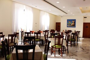 Free daily buffet breakfast - Europe Hotel (Yerevan)