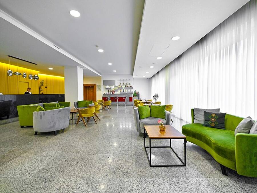 57-cm TV with satellite channels, fireplace, iPod dock