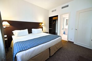 Junior-Doppel- oder -Zweibettzimmer