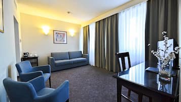 Luxury Room | Living area | 57-cm TV with satellite channels, fireplace, iPod dock