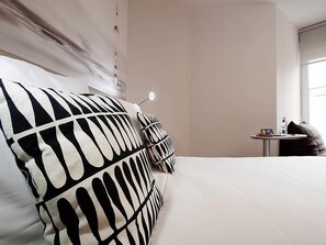 Habitación estándar, 1 cama individual (120 cm) | Ropa de cama de alta calidad y colchones con acolchado adicional