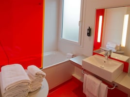 Ropa de cama de alta calidad, colchones con pillow-top y escritorio 