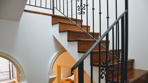A staircase with wooden steps and black metal railings. - Celenga Apartments with free offsite parking (Dubrovnik)