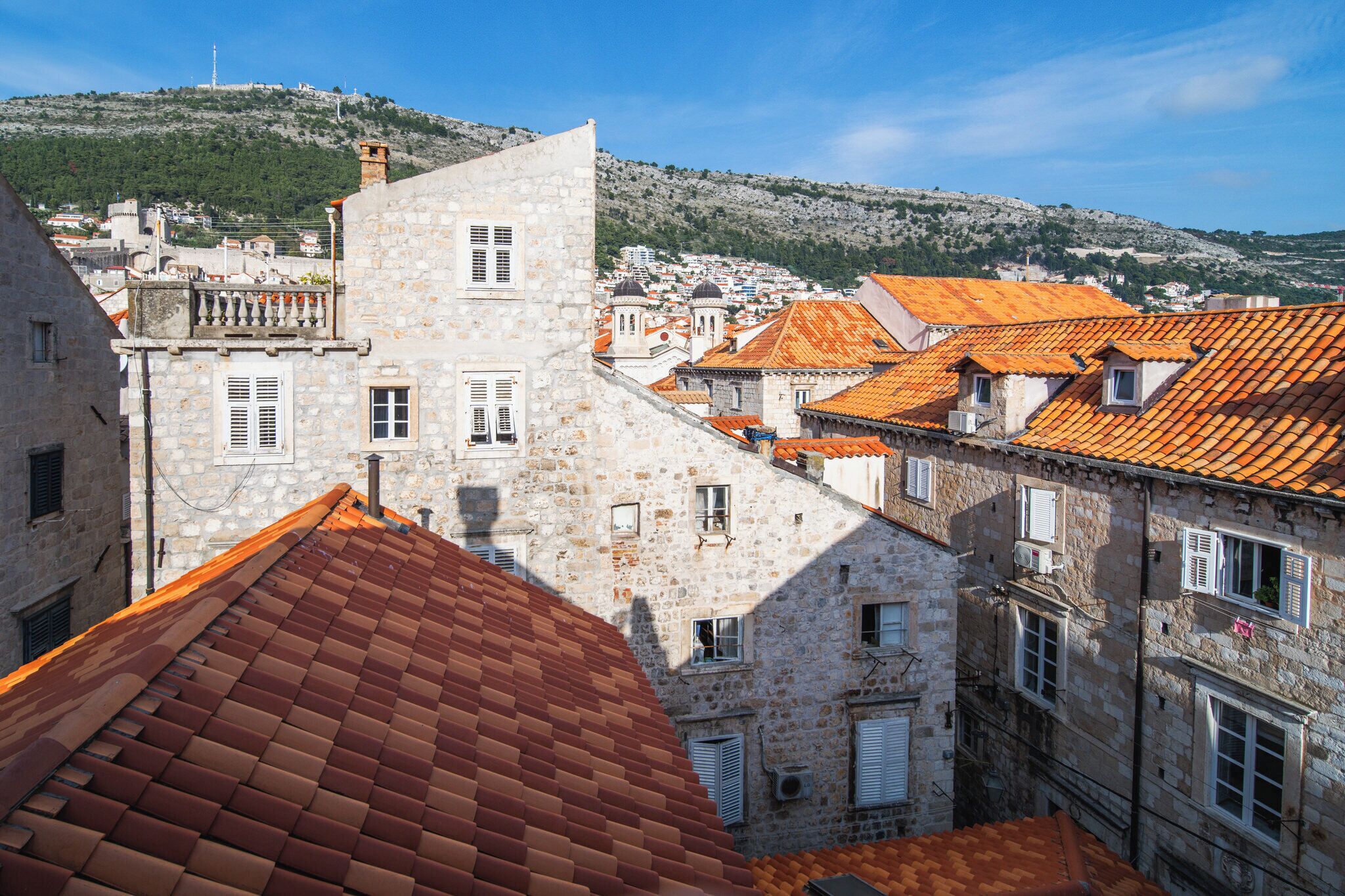 Penthouse, 2 habitaciones, cocina | Caja de seguridad en la habitación y espacio para trabajar con laptop 