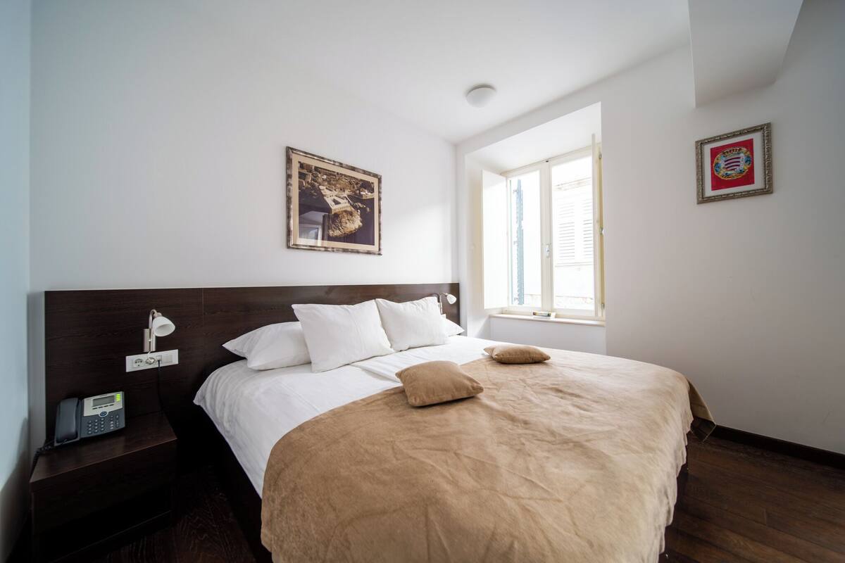 Superior Studio | In-room safe, laptop workspace, iron/ironing board, cribs (free)