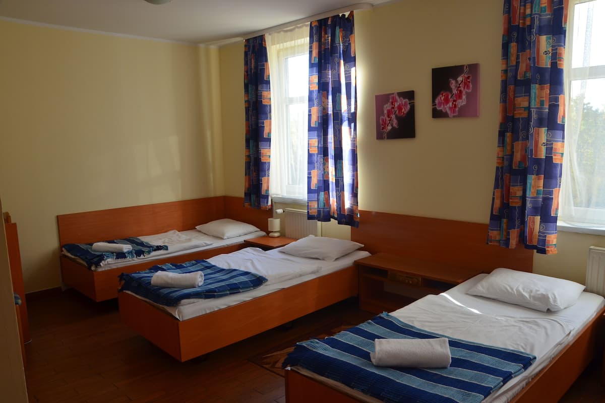 Quadruple Room | In-room safe, cribs (free), WiFi (free)