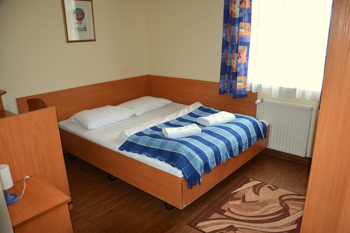 Single Room | Peti besi dalam bilik, katil bayi/kot (percuma), Wi-fi percuma