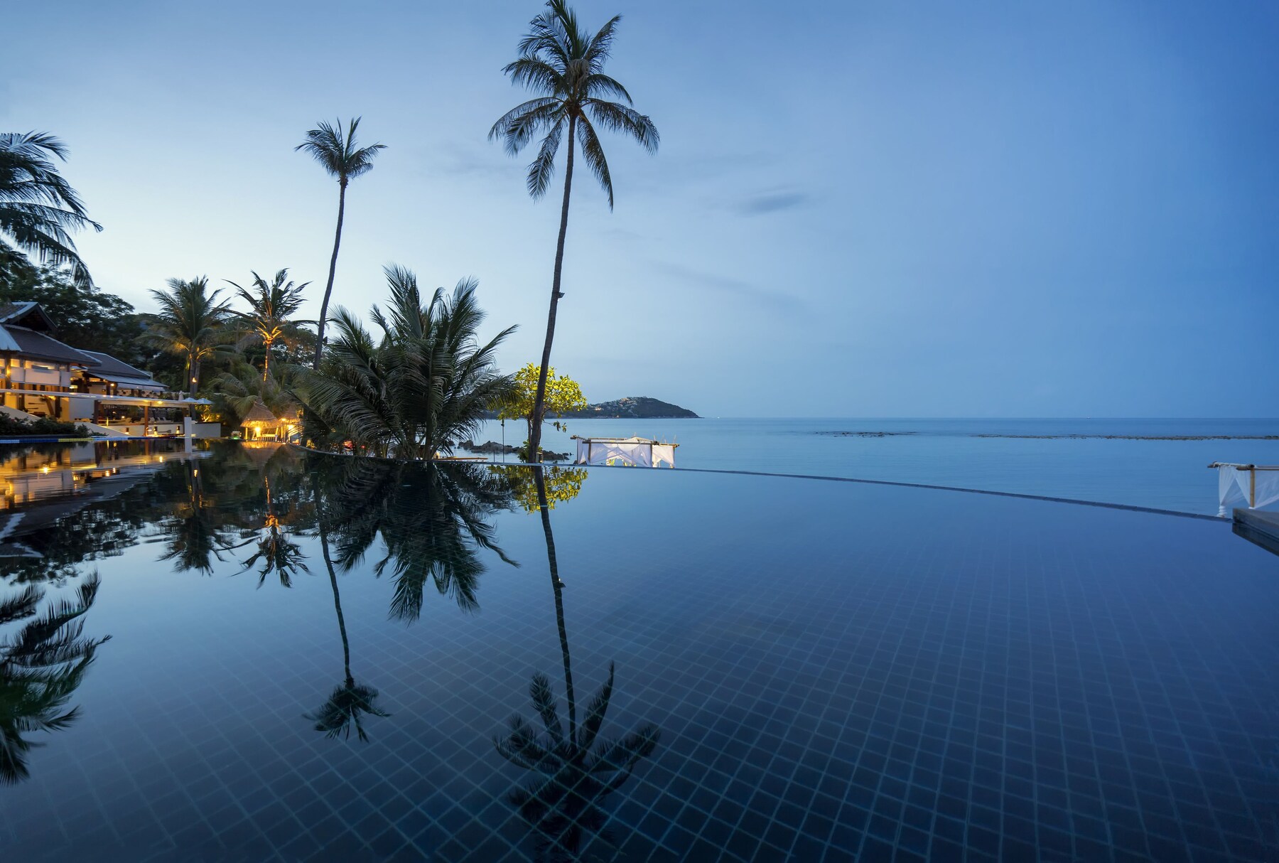 Outdoor pool, free pool cabanas, pool umbrellas