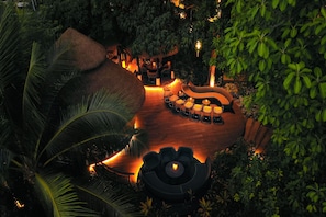 4 restaurants, breakfast, lunch, dinner served; international cuisine