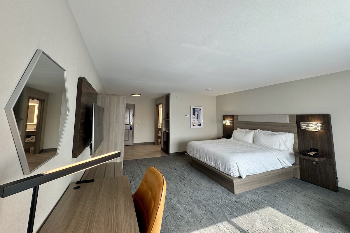 1 bedroom, in-room safe, desk, iron/ironing board
