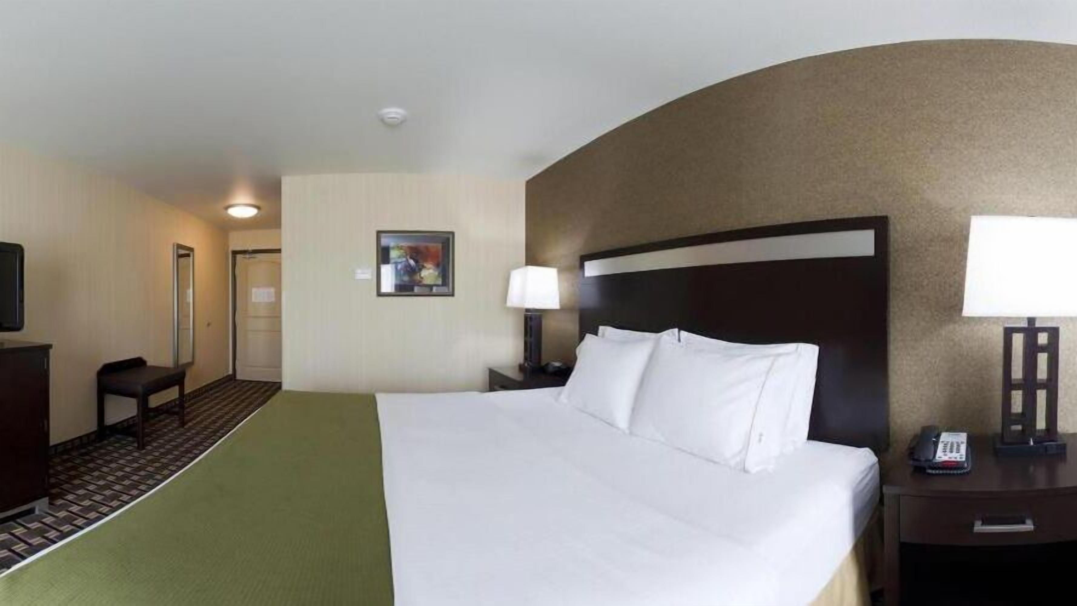 in-room safe, desk, iron/ironing board, free cots/infant beds