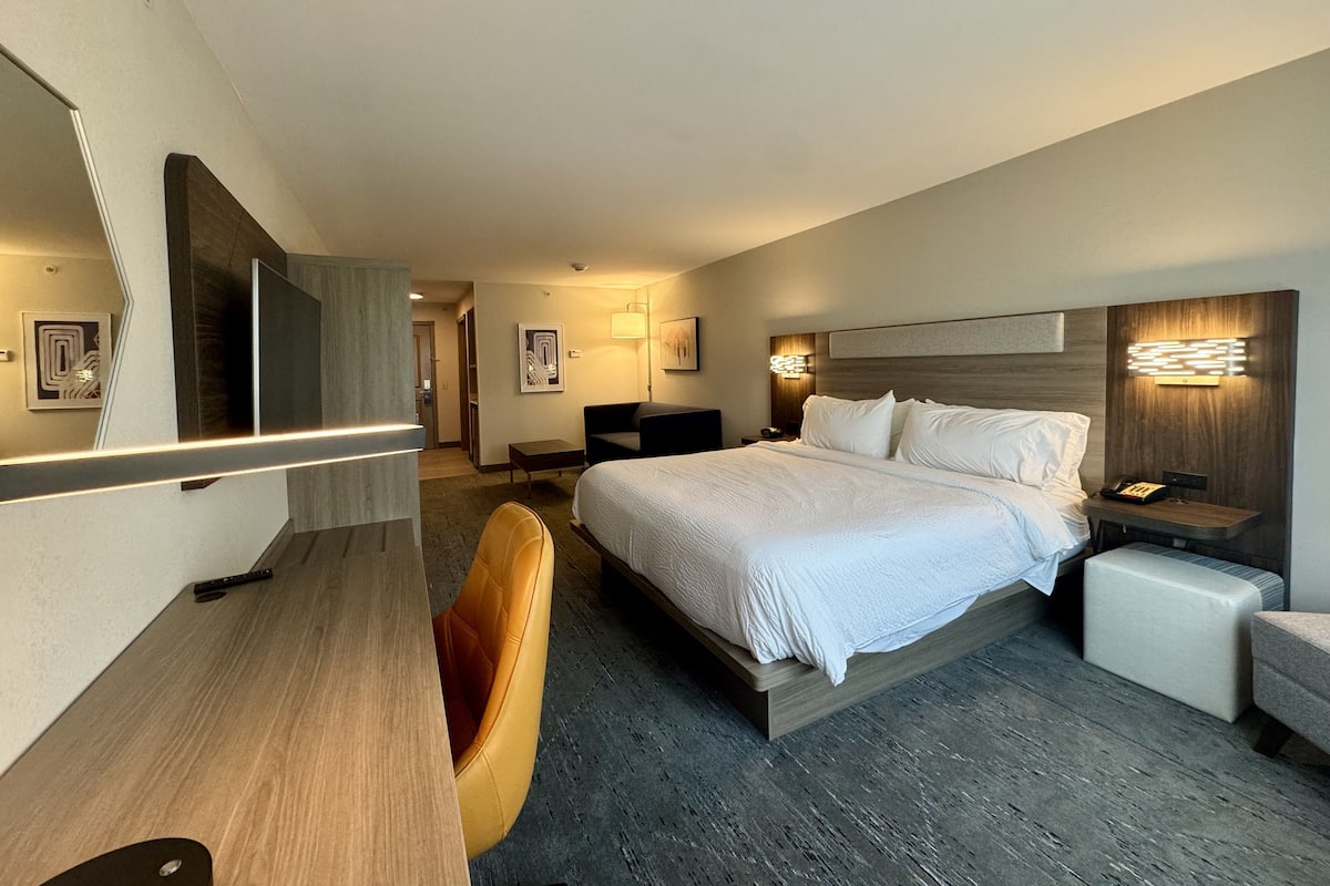 Suite, 1 King Bed | In-room safe, desk, iron/ironing board, free cribs/infant beds