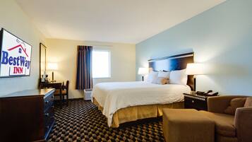 Desk, laptop workspace, iron/ironing board, free WiFi