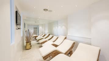 Sauna, hot tub, steam room