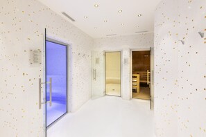 Sauna, hot tub, steam room