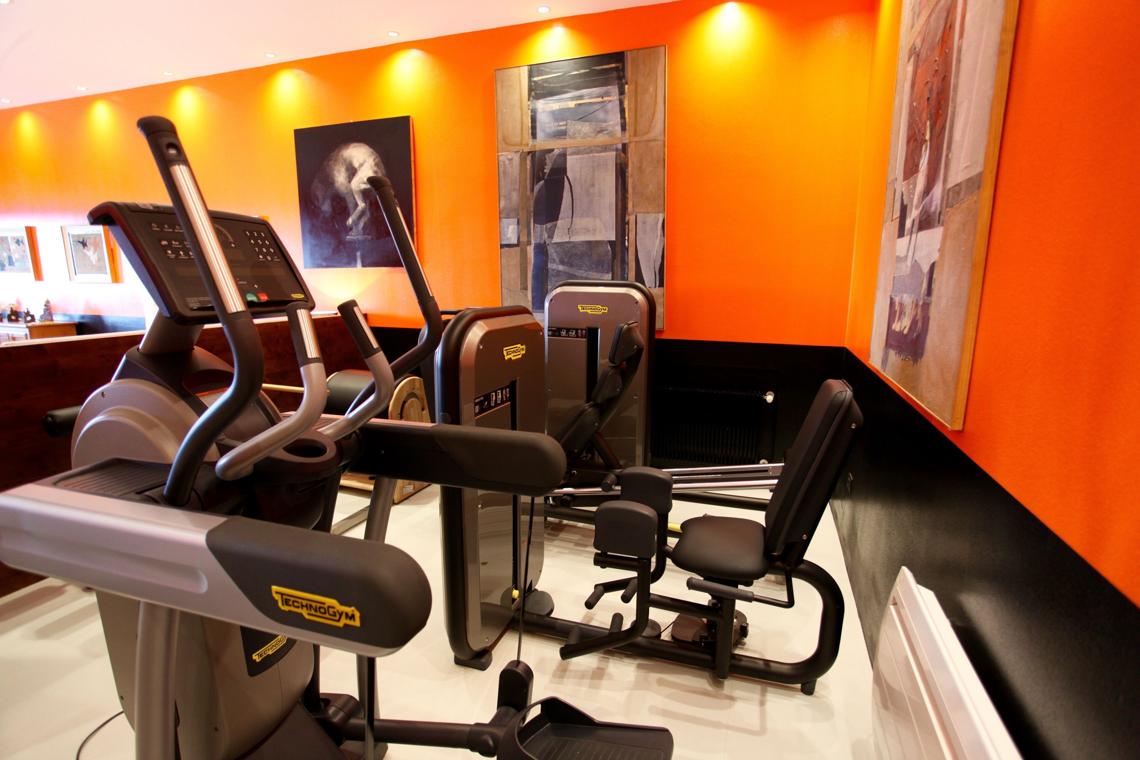 exclusive suite | minibar, in-room safe, soundproofing, bed sheets