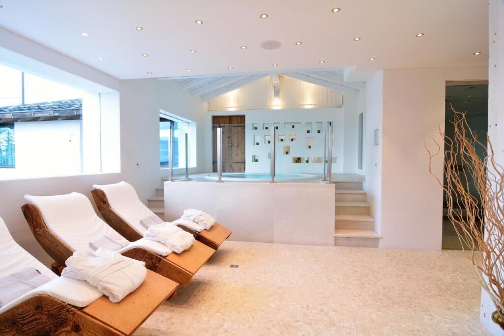 sauna, hot tub, steam room