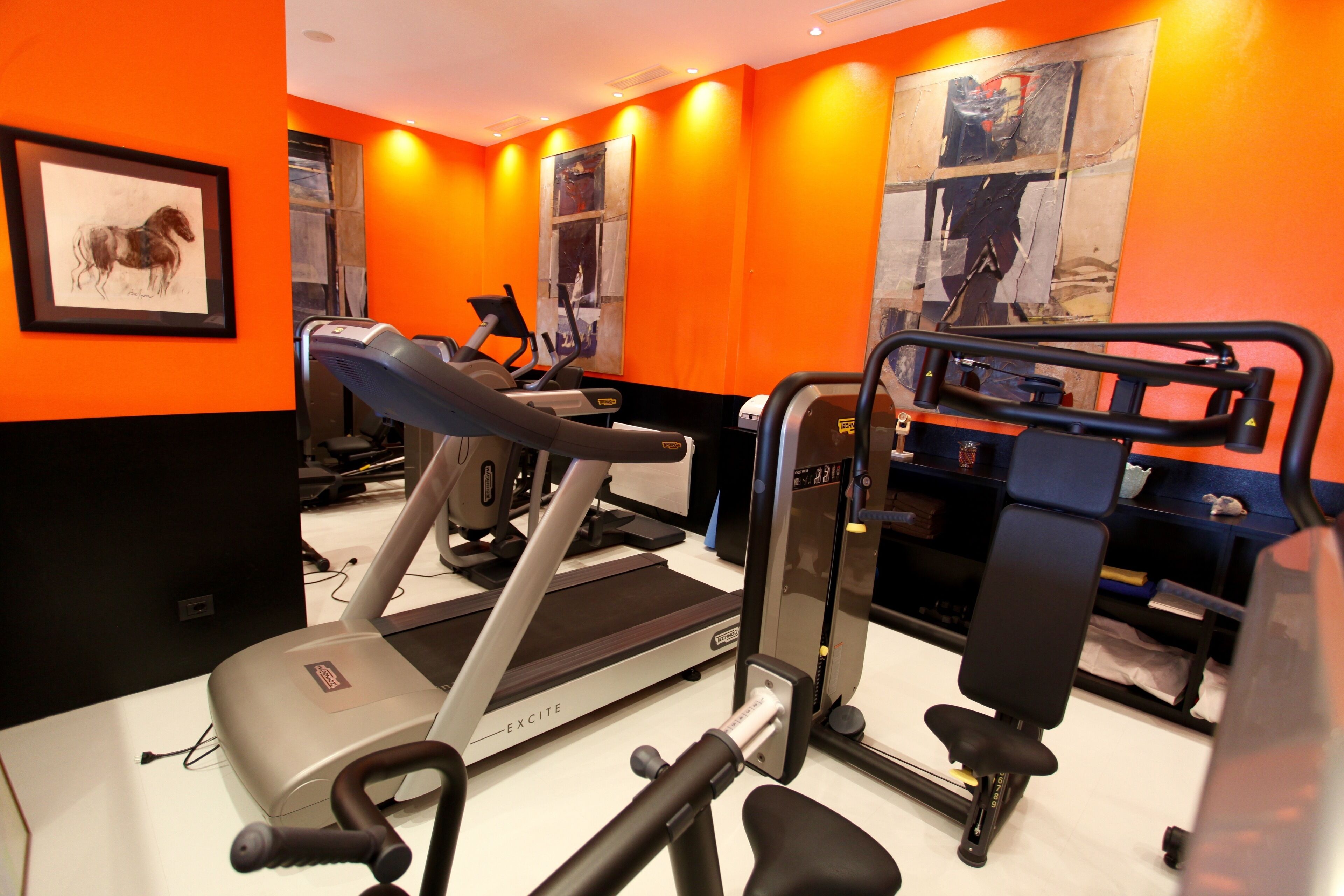 exclusive suite | minibar, in-room safe, soundproofing, bed sheets