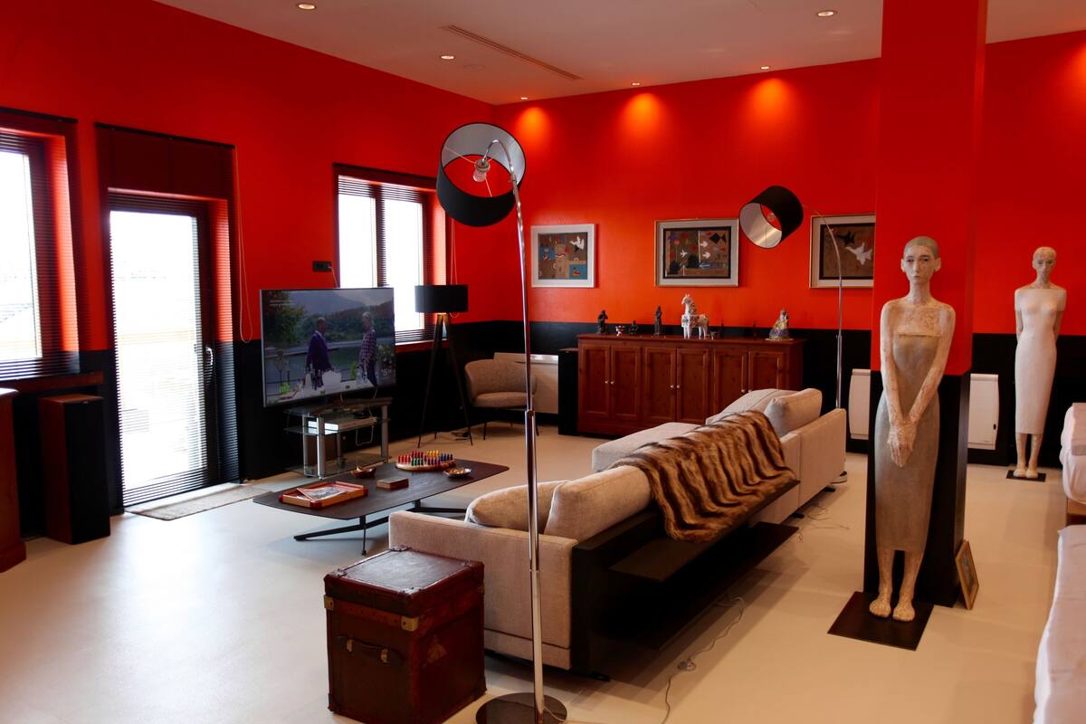 exclusive suite | minibar, in-room safe, soundproofing, bed sheets