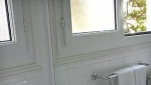 Bathroom sink - Hotel Val Flores (Biarritz)