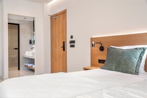Premium Triple Room | Laptop workspace, soundproofing, iron/ironing board, free WiFi - Canadian (Zakynthos)