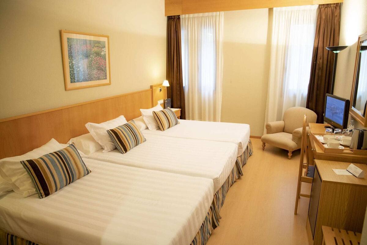 Kamar Triple (3 Adults) | Meja kerja, ruang kerja ramah laptop, kedap suara, dan Wi-Fi gratis