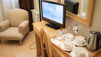 1 Schlafzimmer, Schreibtisch, laptopgeeigneter Arbeitsplatz