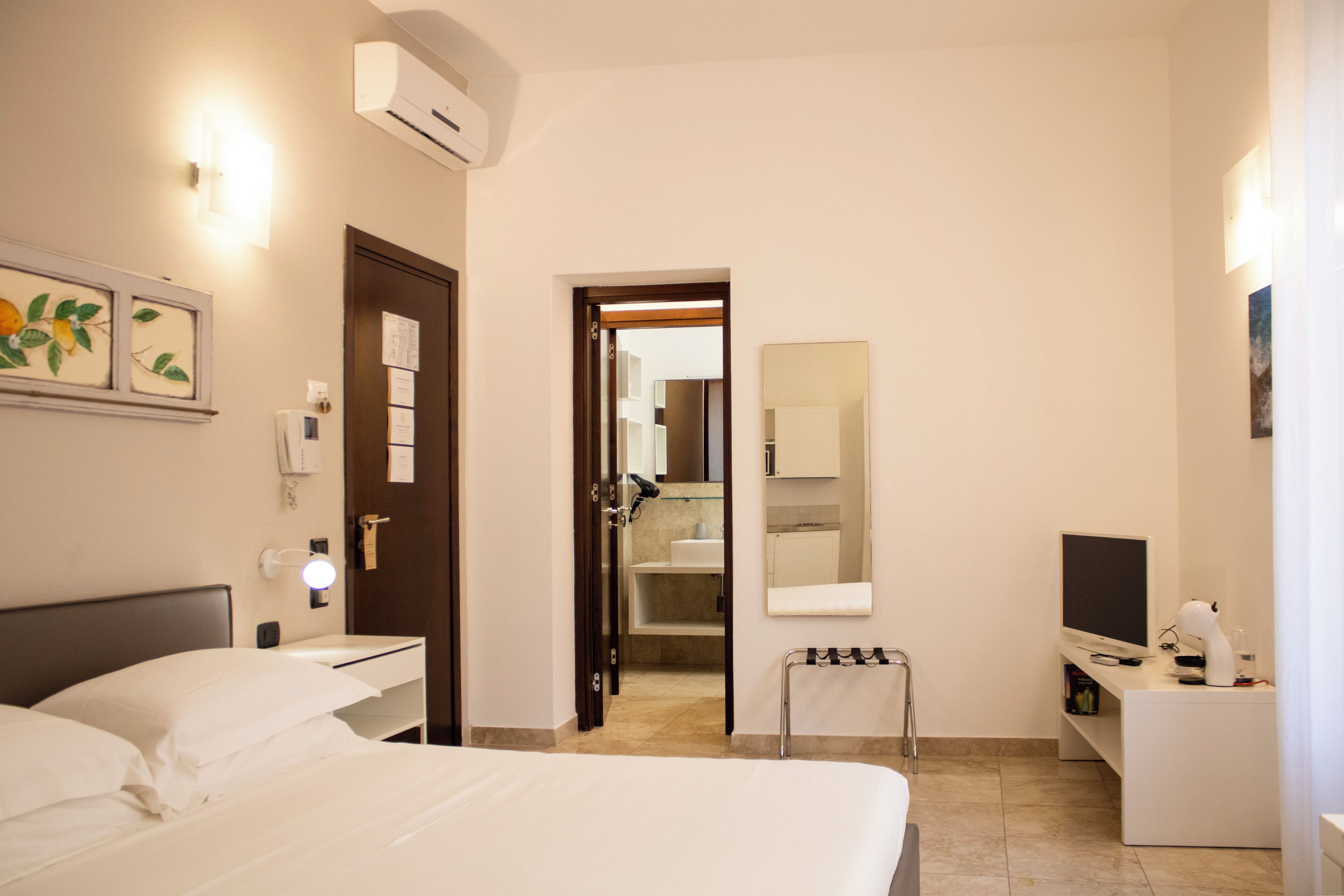 Studio, balkon | Luxe beddengoed, donsdekens, een minibar, een kluis op de kamer