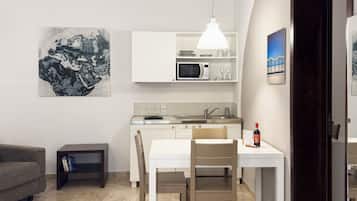 Studio, lantai dasar | 1 kamar tidur, seprai premium, selimut bulu angsa, dan minibar