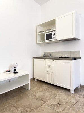 Standard Apartment, 1 Bedroom, Patio | Private kitchenette