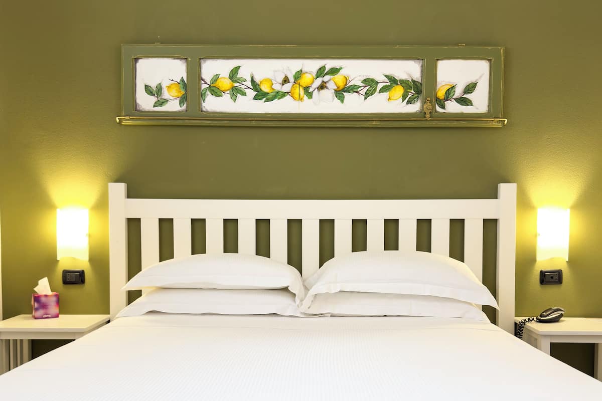 Premium bedding, down duvets, minibar, in-room safe