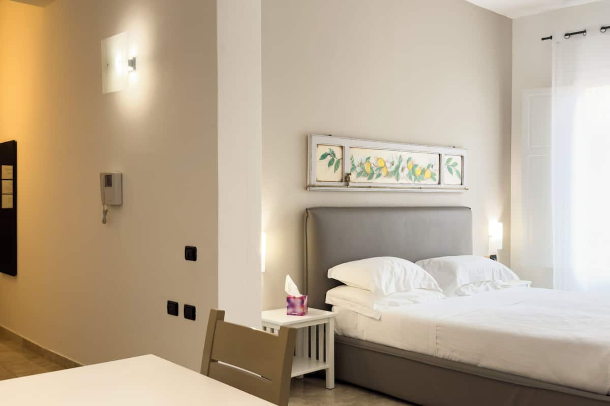 Studio, Balcony | 1 bedroom, premium bedding, down comforters, minibar