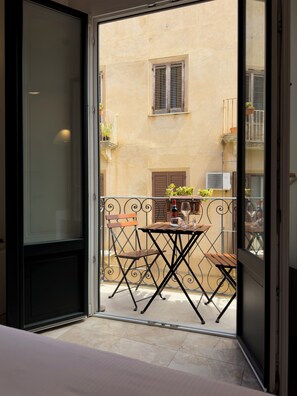 Studio, Balcony | 1 bedroom, premium bedding, down comforters, minibar