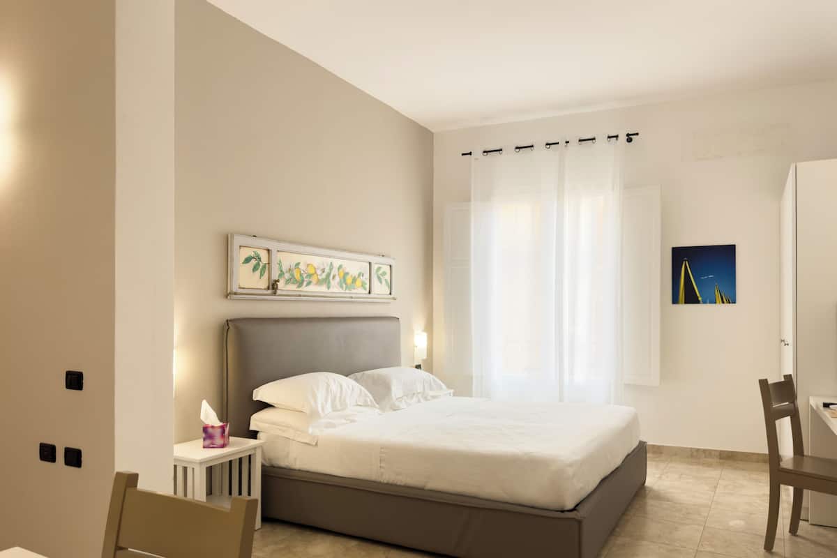 Estudio, balcón | Ropa de cama de alta calidad, edredones de plumas, minibar y caja fuerte