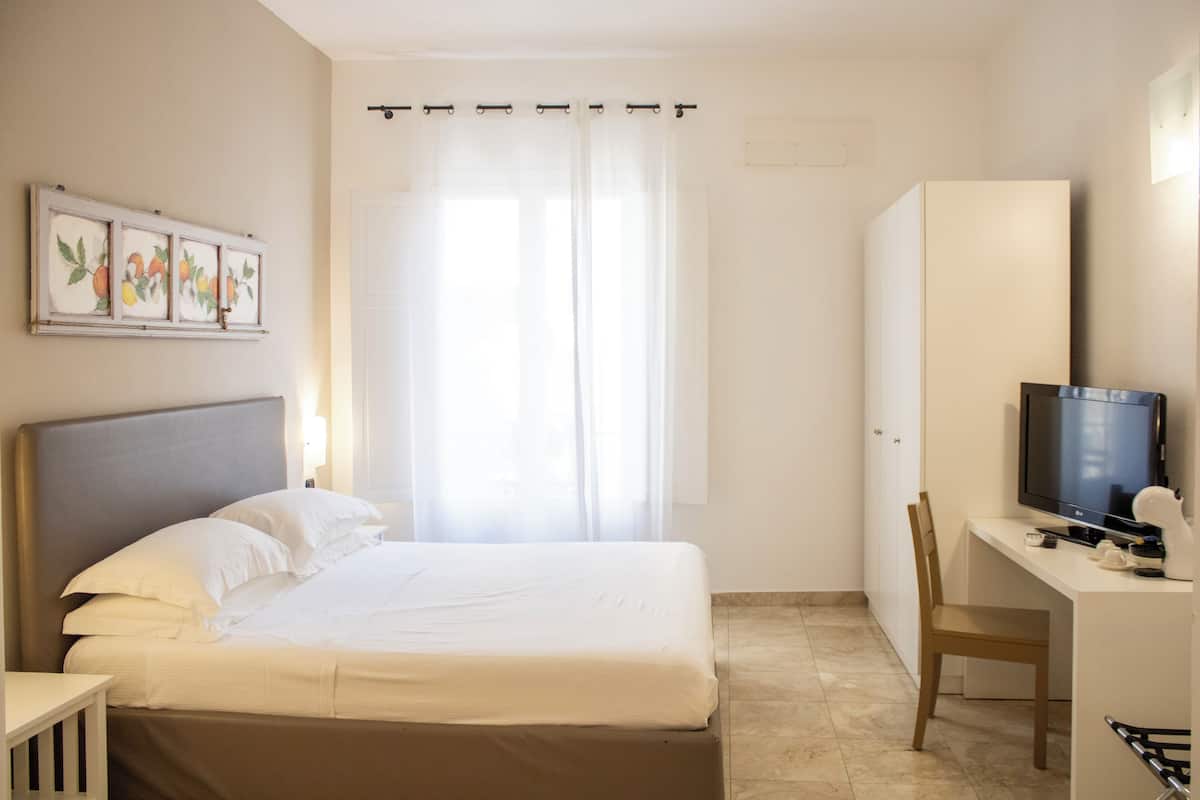 Premium bedding, down duvets, minibar, in-room safe