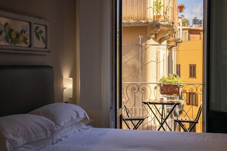 Studio, Balcony | Premium bedding, down comforters, minibar, in-room safe