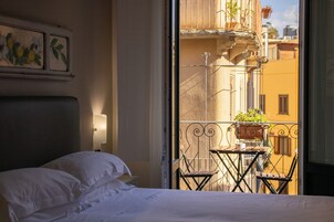 Monolocale, balcone | Biancheria da letto di alta qualità, copriletto in piuma, minibar