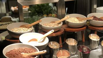 Free daily buffet breakfast