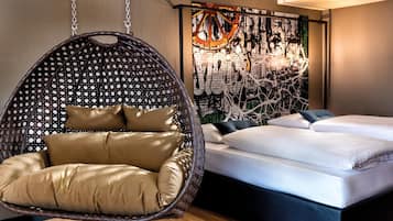 Apartment | Hypo-allergenic bedding, in-room safe, desk, laptop workspace