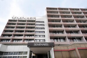 Seminaris offers modern facilities for events and gatherings.